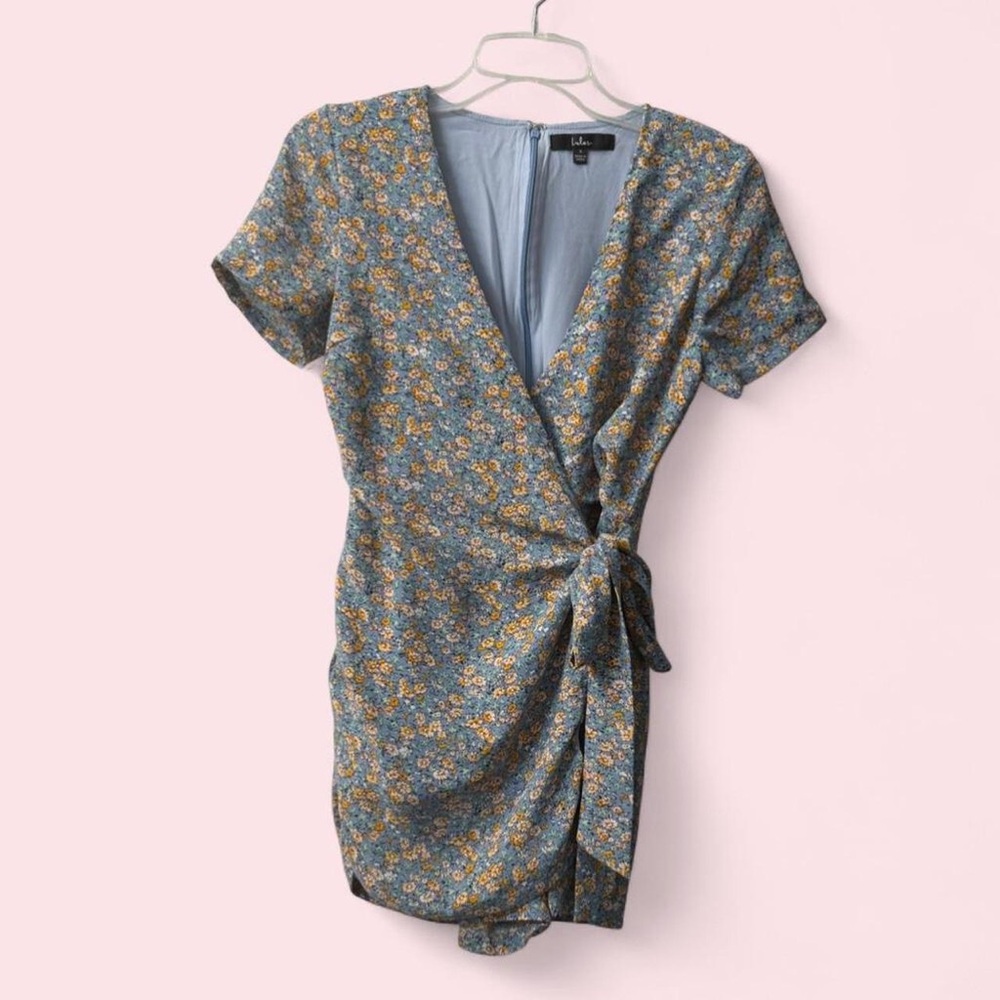 Women’s Lulus Blue Floral Wrap Tie Waist Romper Small